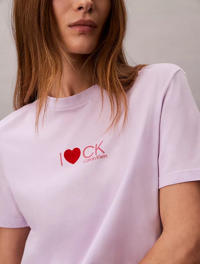 Camiseta clásica con logo de corazón Camiseta clásica con logo de corazón