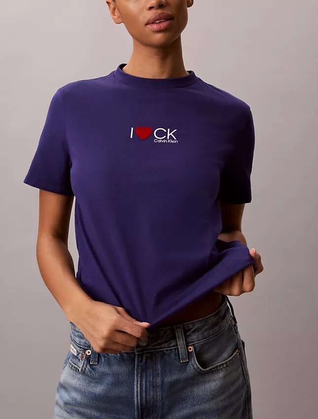 Camiseta clásica con logo de corazón Camiseta clásica con logo de corazón