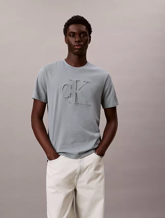 Camiseta clásica con Monogram en relieve Camiseta clásica con Monogram en relieve