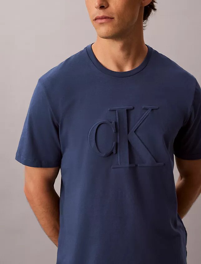 Camiseta clásica con Monogram en relieve Camiseta clásica con Monogram en relieve