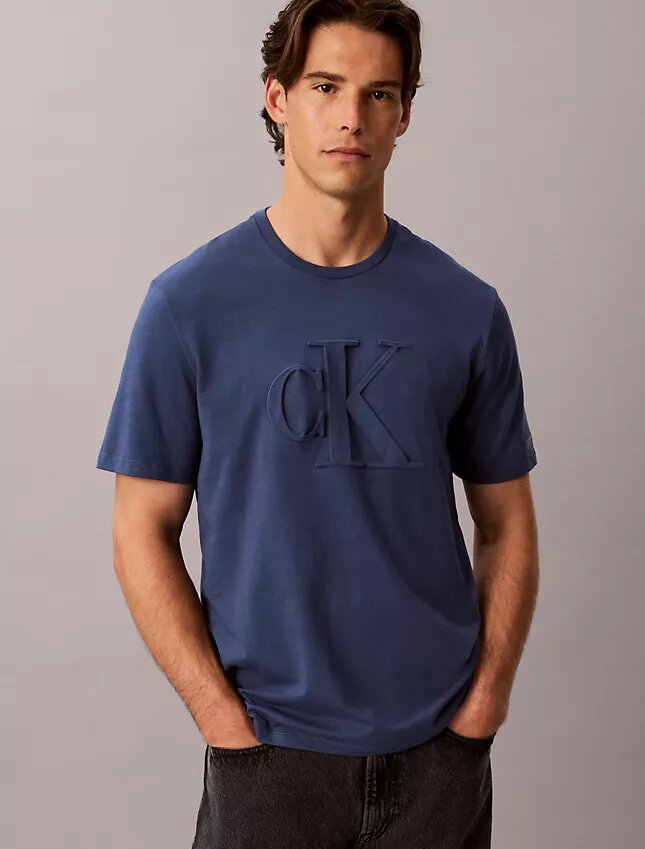 Camiseta clásica con Monogram en relieve Camiseta clásica con Monogram en relieve