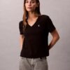 Camiseta con cuello en V y Monogram Camiseta con cuello en V y Monogram