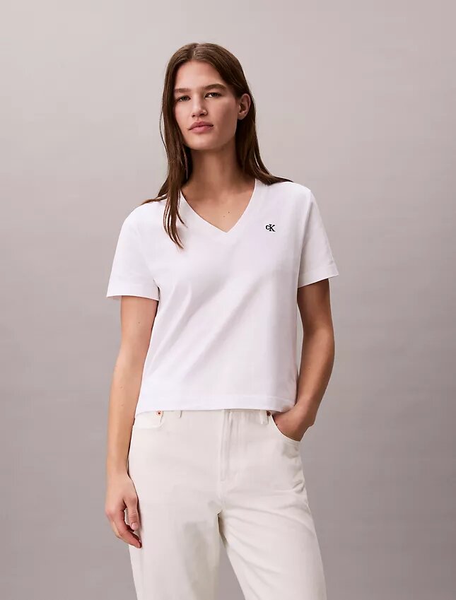 Camiseta con cuello en V y Monogram Camiseta con cuello en V y Monogram