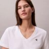 Camiseta con cuello en V y Monogram Camiseta con cuello en V y Monogram