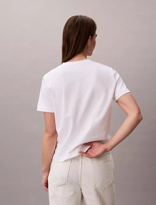 Camiseta con cuello en V y Monogram Camiseta con cuello en V y Monogram