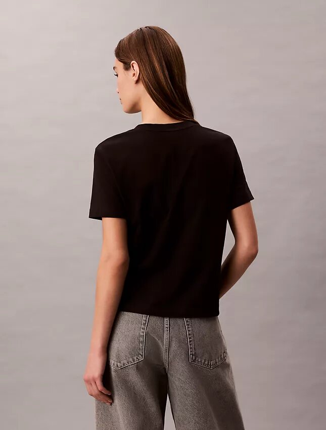 Camiseta con cuello en V y Monogram Camiseta con cuello en V y Monogram