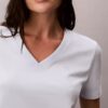 Camiseta con cuello en V y Monogram Camiseta con cuello en V y Monogram