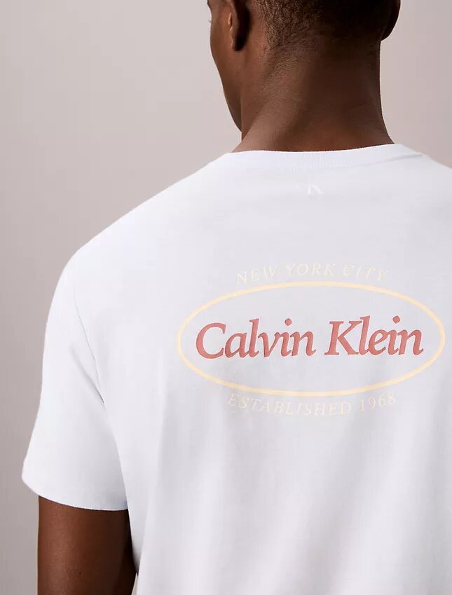 Camiseta con logo gráfico Diner de Calvin Klein Camiseta con logo gráfico Diner de Calvin Klein