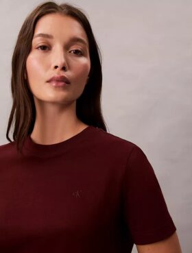 Camiseta con logotipo de archivo