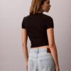 Camiseta corta con logo y ribete contorneado Camiseta corta con logo y ribete contorneado