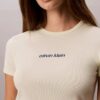 Camiseta corta con logo y ribete contorneado Camiseta corta con logo y ribete contorneado