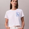 Camiseta corta de corte cuadrado con logotipo en letra cursiva Camiseta corta de corte cuadrado con logotipo en letra cursiva