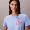 Camiseta corta de corte cuadrado con logotipo en letra cursiva Camiseta corta de corte cuadrado con logotipo en letra cursiva