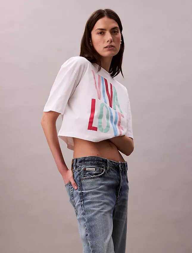Camiseta corta holgada «Pride Viva Love» de Marc Hundley Camiseta corta holgada «Pride Viva Love» de Marc Hundley