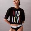 Camiseta corta holgada «Pride Viva Love» de Marc Hundley Camiseta corta holgada «Pride Viva Love» de Marc Hundley