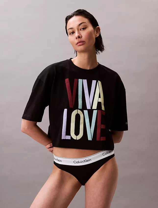 Camiseta corta holgada «Pride Viva Love» de Marc Hundley Camiseta corta holgada «Pride Viva Love» de Marc Hundley