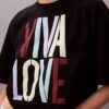 Camiseta corta holgada «Pride Viva Love» de Marc Hundley Camiseta corta holgada «Pride Viva Love» de Marc Hundley