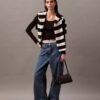 Camiseta de algodón con cuello en U y canalé Camiseta de algodón con cuello en U y canalé