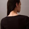 Camiseta de algodón con cuello en U y canalé Camiseta de algodón con cuello en U y canalé