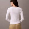 Camiseta de algodón con cuello en U y canalé Camiseta de algodón con cuello en U y canalé