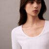 Camiseta de algodón con cuello en U y canalé Camiseta de algodón con cuello en U y canalé