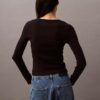 Camiseta de algodón con cuello en U y canalé Camiseta de algodón con cuello en U y canalé