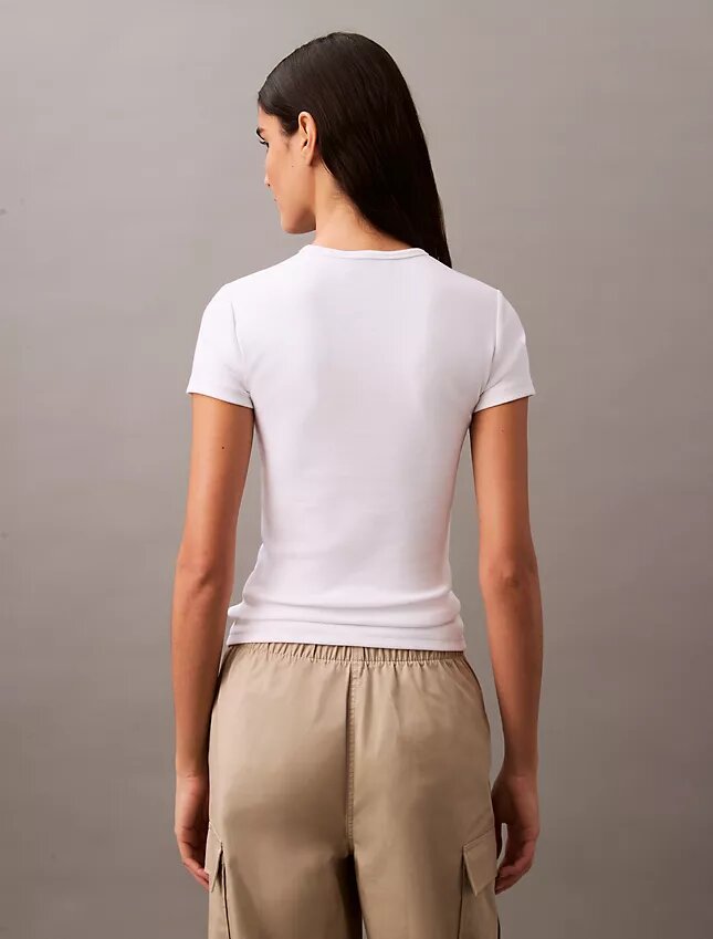 Camiseta de algodón con ribete contorneado Camiseta de algodón con ribete contorneado