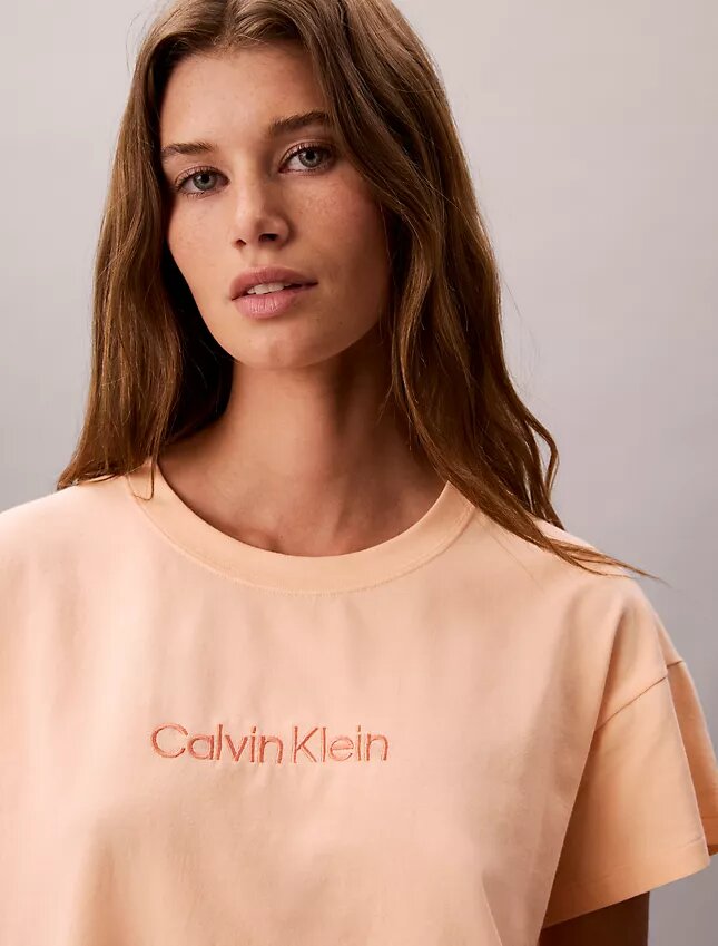 Camiseta de algodón Cotton Stretch con logo para estar por casa Camiseta de algodón Cotton Stretch con logo para estar por casa