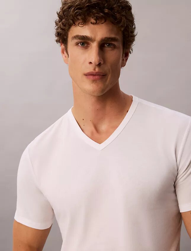 Camiseta de cuello en V de corte ajustado, paquete de 3, mezcla de Cotton Stretch Camiseta de cuello en V de corte ajustado, paquete de 3, mezcla de Cotton Stretch