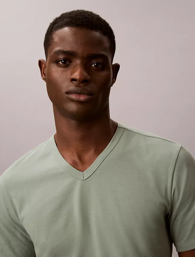 Camiseta de cuello en V de corte ajustado, paquete de 3, mezcla de Cotton Stretch Camiseta de cuello en V de corte ajustado, paquete de 3, mezcla de Cotton Stretch