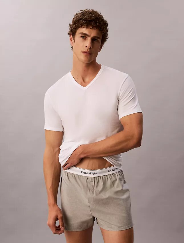 Camiseta de cuello en V de corte ajustado, paquete de 3, mezcla de Cotton Stretch Camiseta de cuello en V de corte ajustado, paquete de 3, mezcla de Cotton Stretch