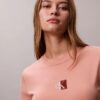 Camiseta de cuello redondo con bloque de logotipo Monogram Camiseta de cuello redondo con bloque de logotipo Monogram