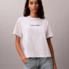 Camiseta de cuello redondo con corte holgado y logotipo estándar Camiseta de cuello redondo con corte holgado y logotipo estándar