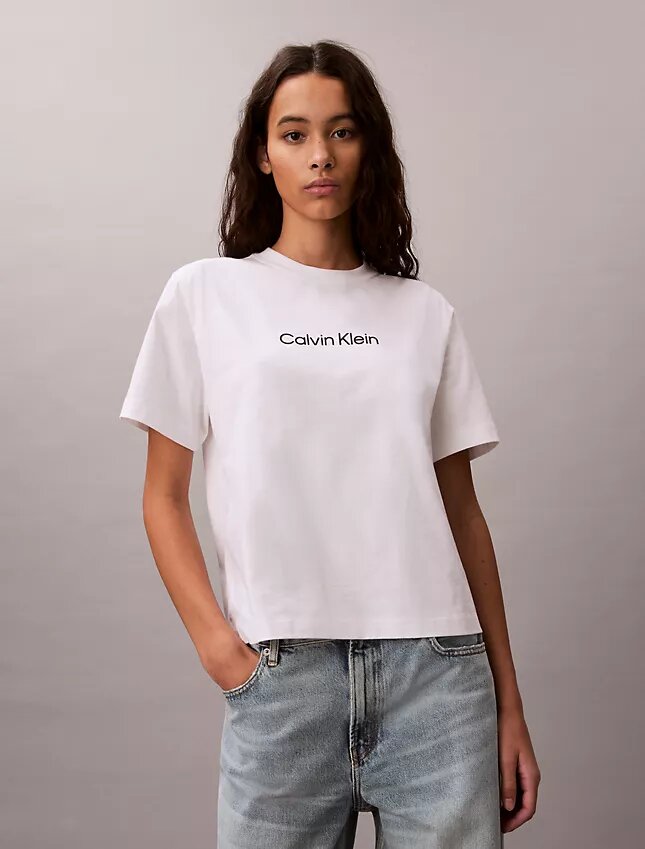 Camiseta de cuello redondo con corte holgado y logotipo estándar Camiseta de cuello redondo con corte holgado y logotipo estándar