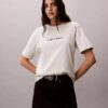 Camiseta de cuello redondo con corte holgado y logotipo estándar Camiseta de cuello redondo con corte holgado y logotipo estándar