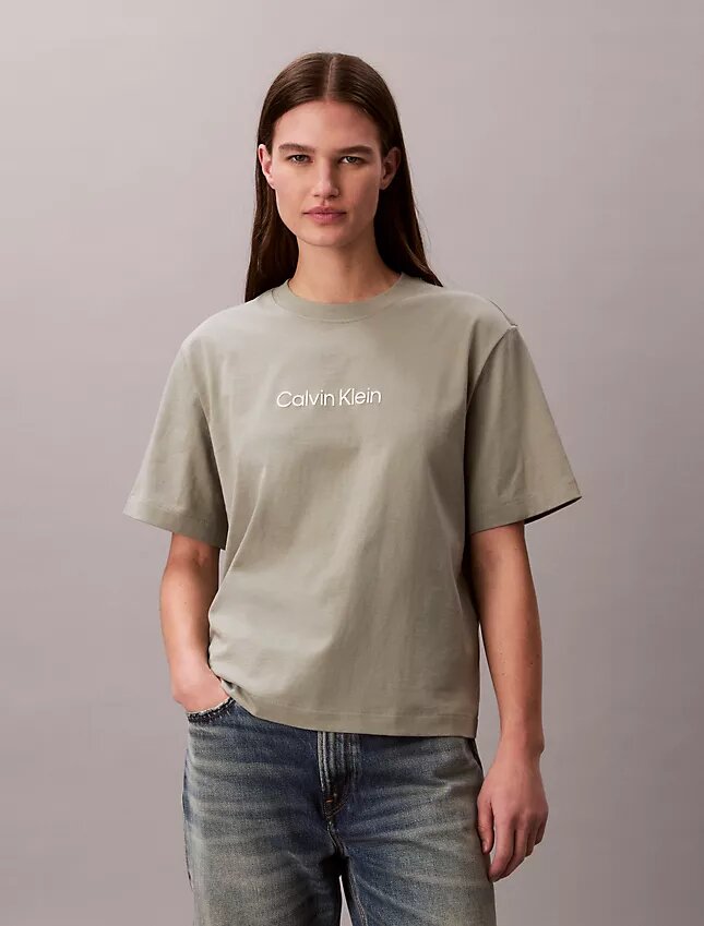 Camiseta de cuello redondo con corte holgado y logotipo estándar Camiseta de cuello redondo con corte holgado y logotipo estándar