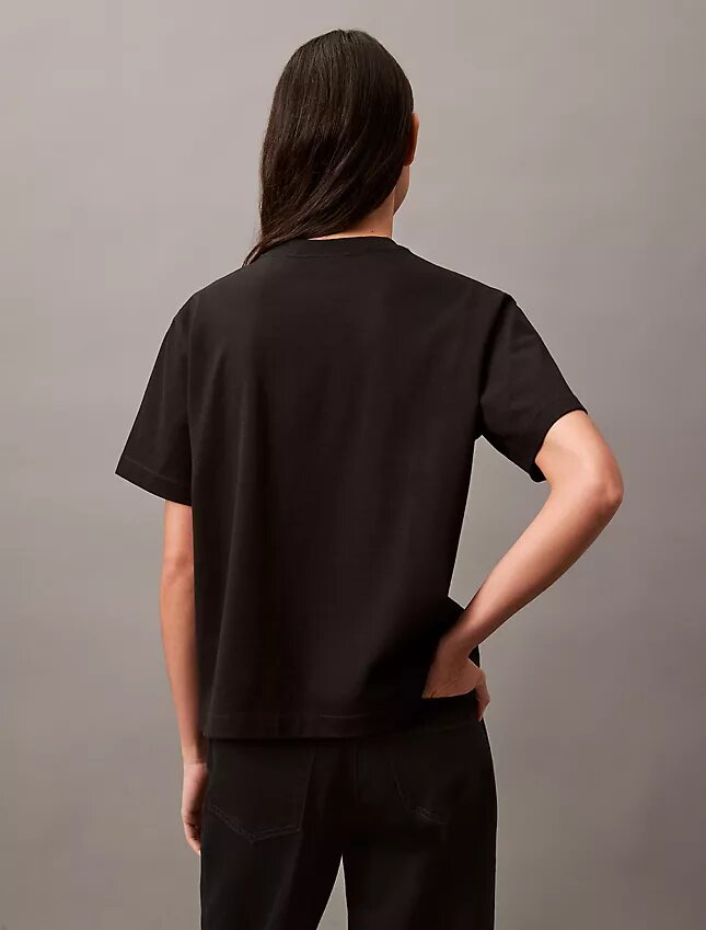 Camiseta de cuello redondo con corte holgado y logotipo estándar Camiseta de cuello redondo con corte holgado y logotipo estándar