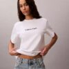 Camiseta de cuello redondo con corte holgado y logotipo estándar Camiseta de cuello redondo con corte holgado y logotipo estándar
