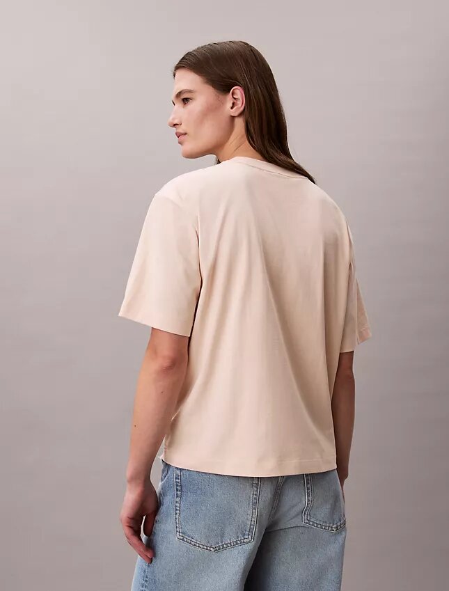 Camiseta de cuello redondo con corte holgado y logotipo estándar Camiseta de cuello redondo con corte holgado y logotipo estándar