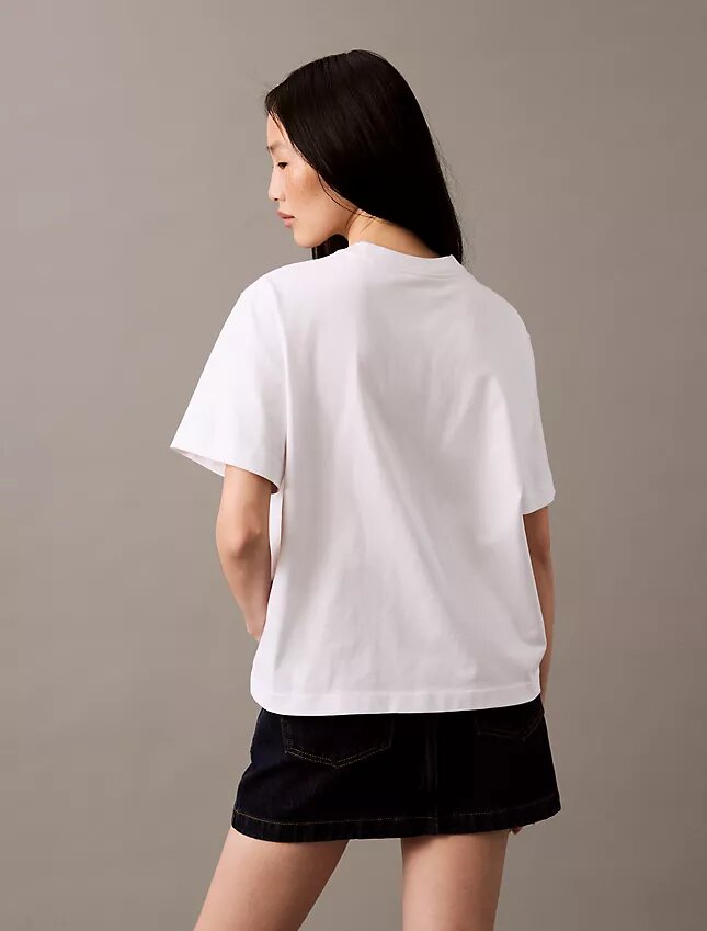 Camiseta de cuello redondo con corte holgado y logotipo estándar Camiseta de cuello redondo con corte holgado y logotipo estándar