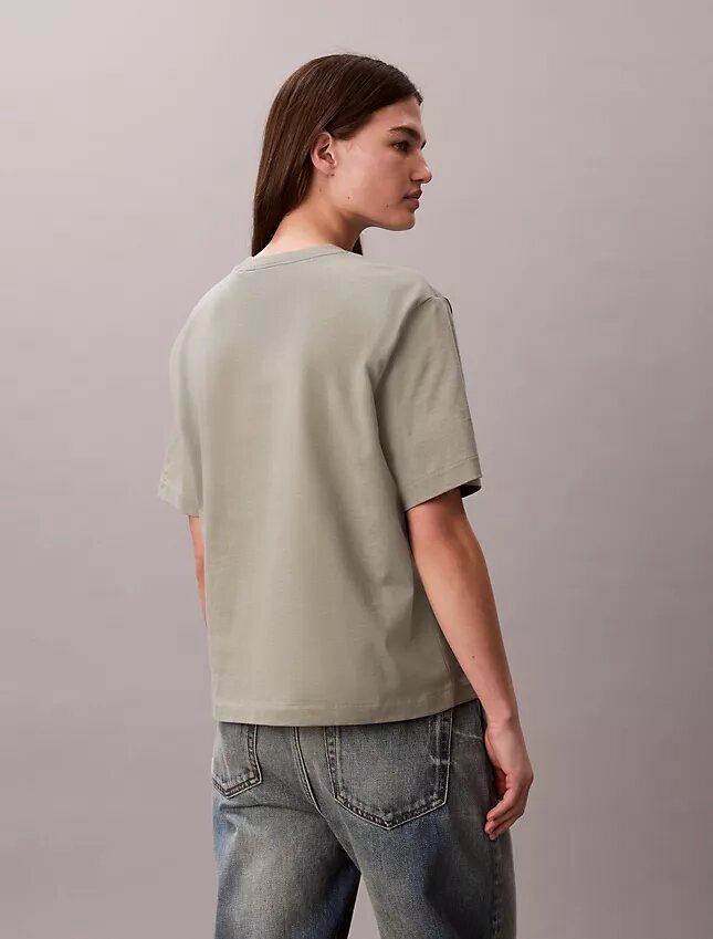 Camiseta de cuello redondo con corte holgado y logotipo estándar Camiseta de cuello redondo con corte holgado y logotipo estándar