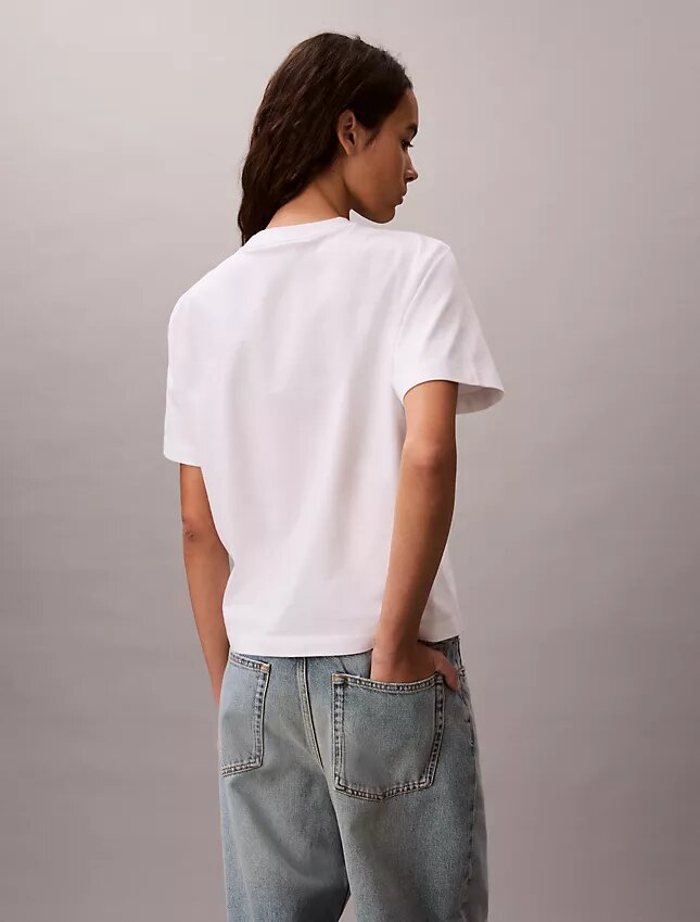 Camiseta de cuello redondo con corte holgado y logotipo estándar Camiseta de cuello redondo con corte holgado y logotipo estándar