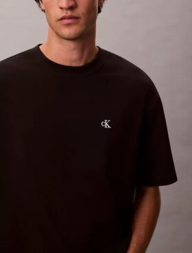 Camiseta de cuello redondo holgada con logotipo de archivo