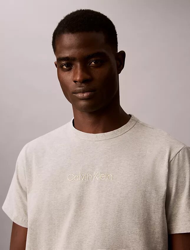 Camiseta de dormir con el logotipo de Calvin Klein Camiseta de dormir con el logotipo de Calvin Klein