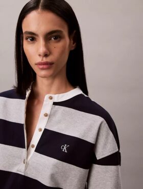 Camiseta Henley con rayas universitarias