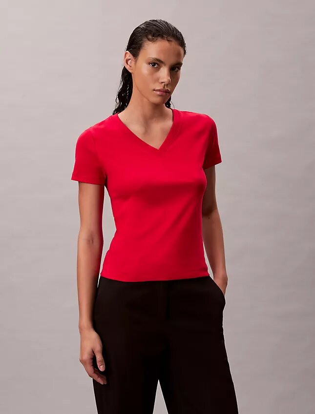 Camiseta holgada con cuello en V de algodón líquido Camiseta holgada con cuello en V de algodón líquido
