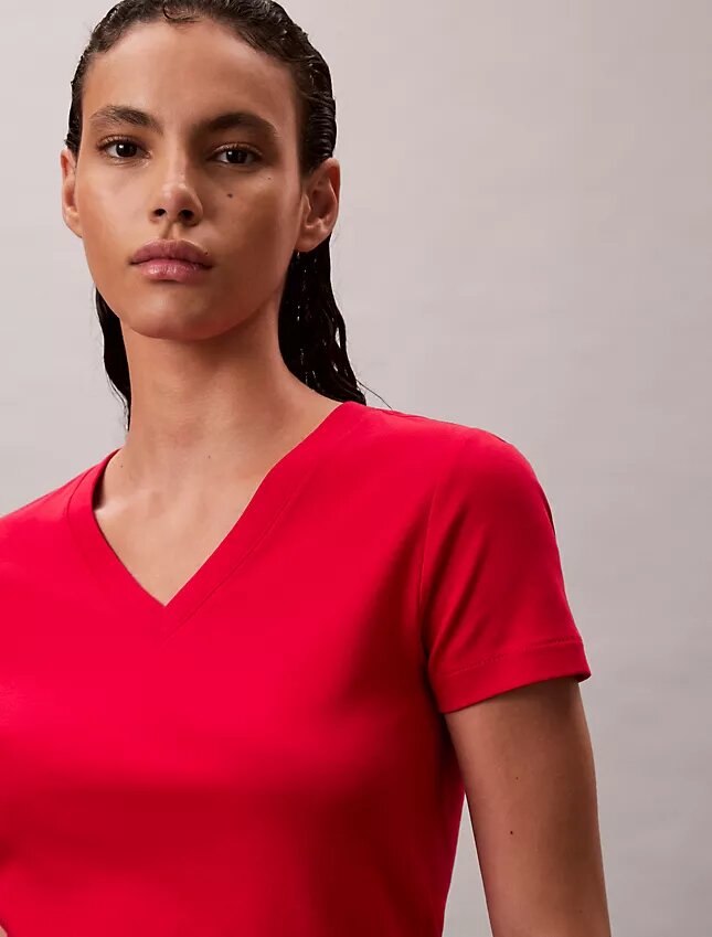 Camiseta holgada con cuello en V de algodón líquido Camiseta holgada con cuello en V de algodón líquido