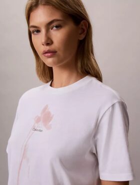 Camiseta holgada con gráfico floral del logotipo