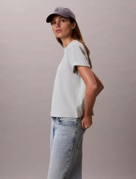 Camiseta holgada con gráfico floral del logotipo