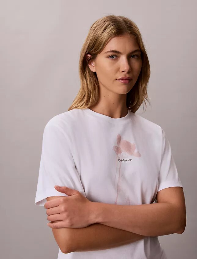 Camiseta holgada con gráfico floral del logotipo Camiseta holgada con gráfico floral del logotipo